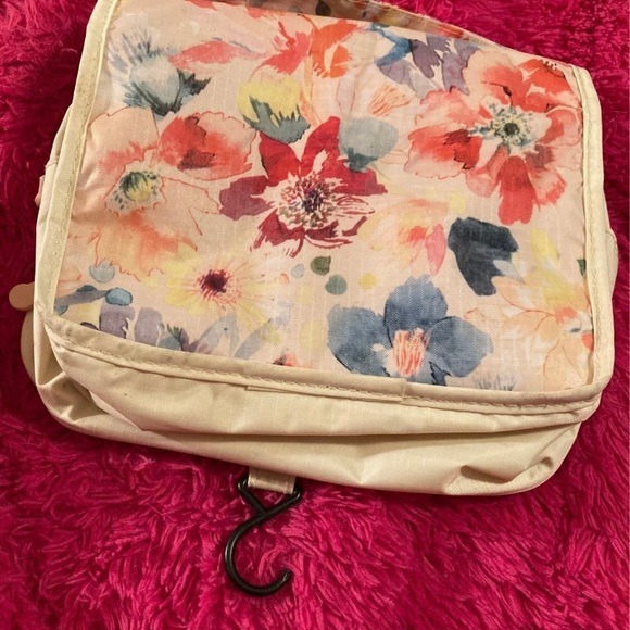 Travel Bag for Cosmetics - Picture 3 of 10